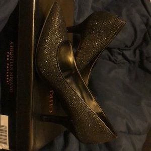 Black pumps